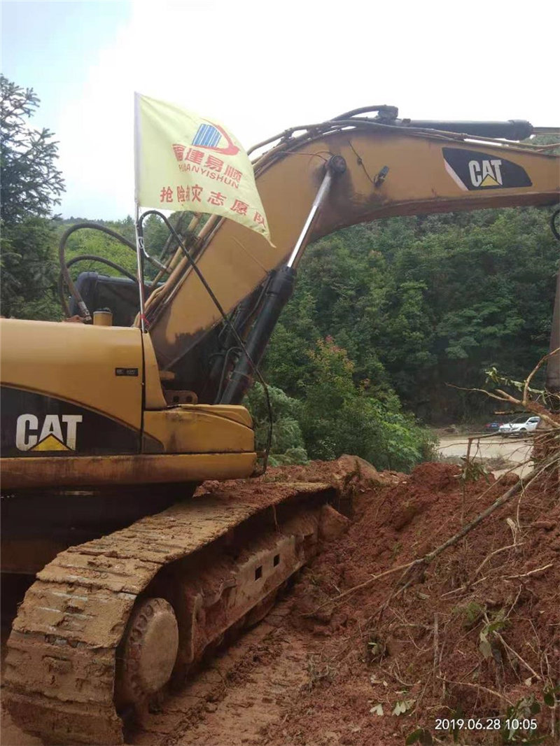 福建易順建筑工程有限公司提供技術(shù)人員和設(shè)備幫助祖墩鄉(xiāng)進行災(zāi)后重建